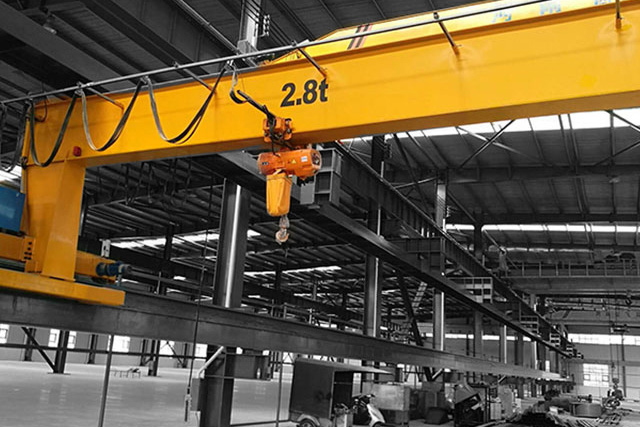 下雨悬臂吊起重设备养护的常见问题是什么?